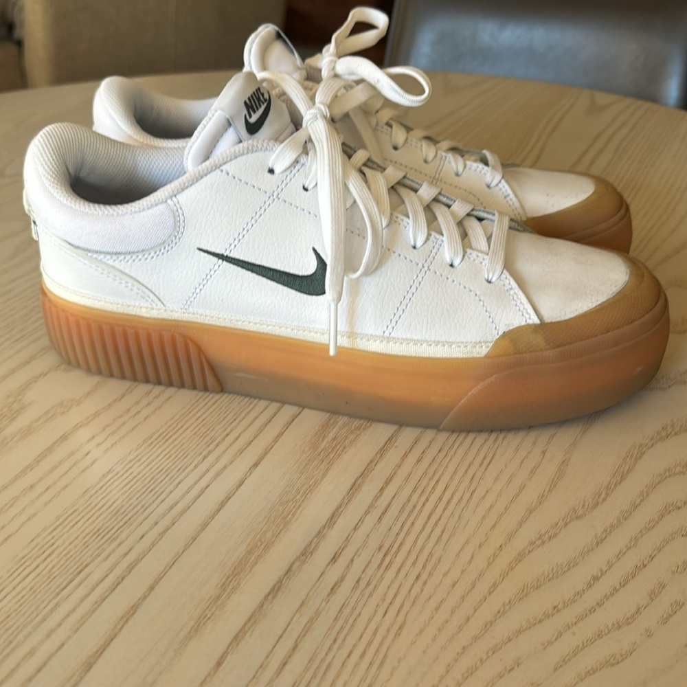 Nike Women’s court legacy lift sneaker